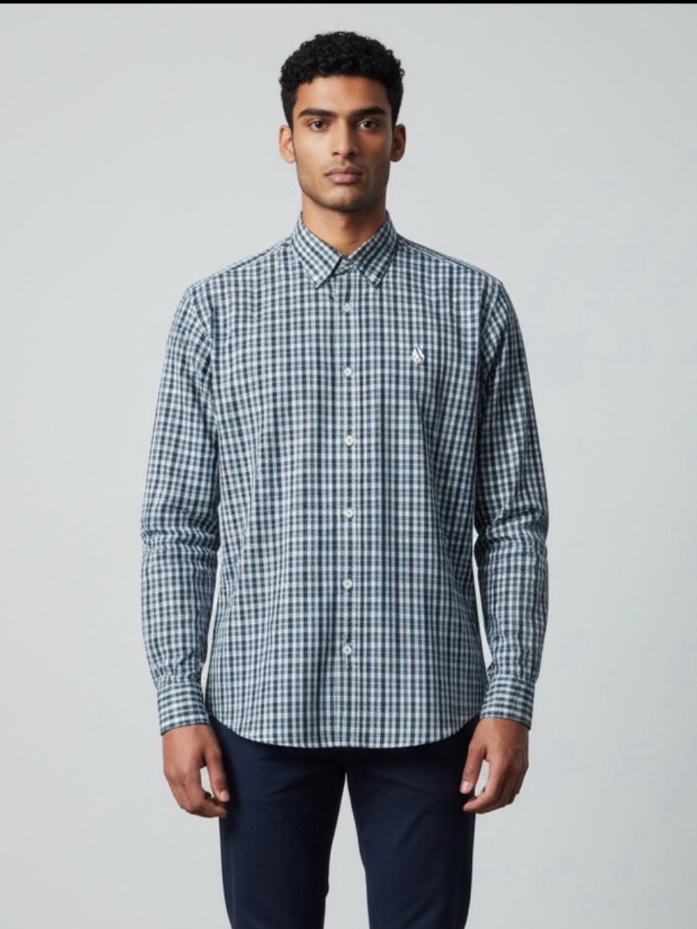 IZOD Men's Blue Plaid Long-Sleeve Button-down Shirt